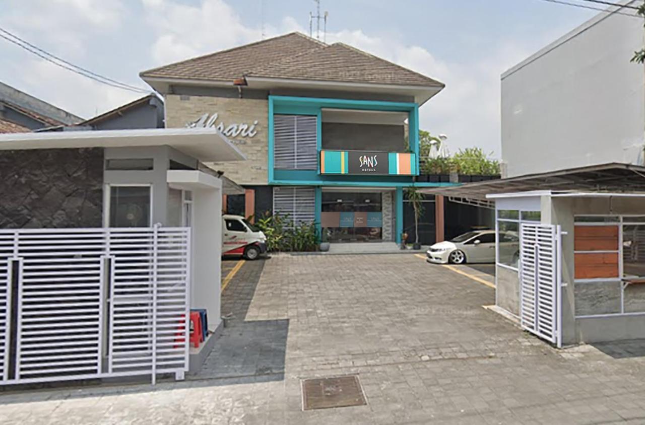 Sans Hotel Absari Yogyakarta Jarakan Exterior photo